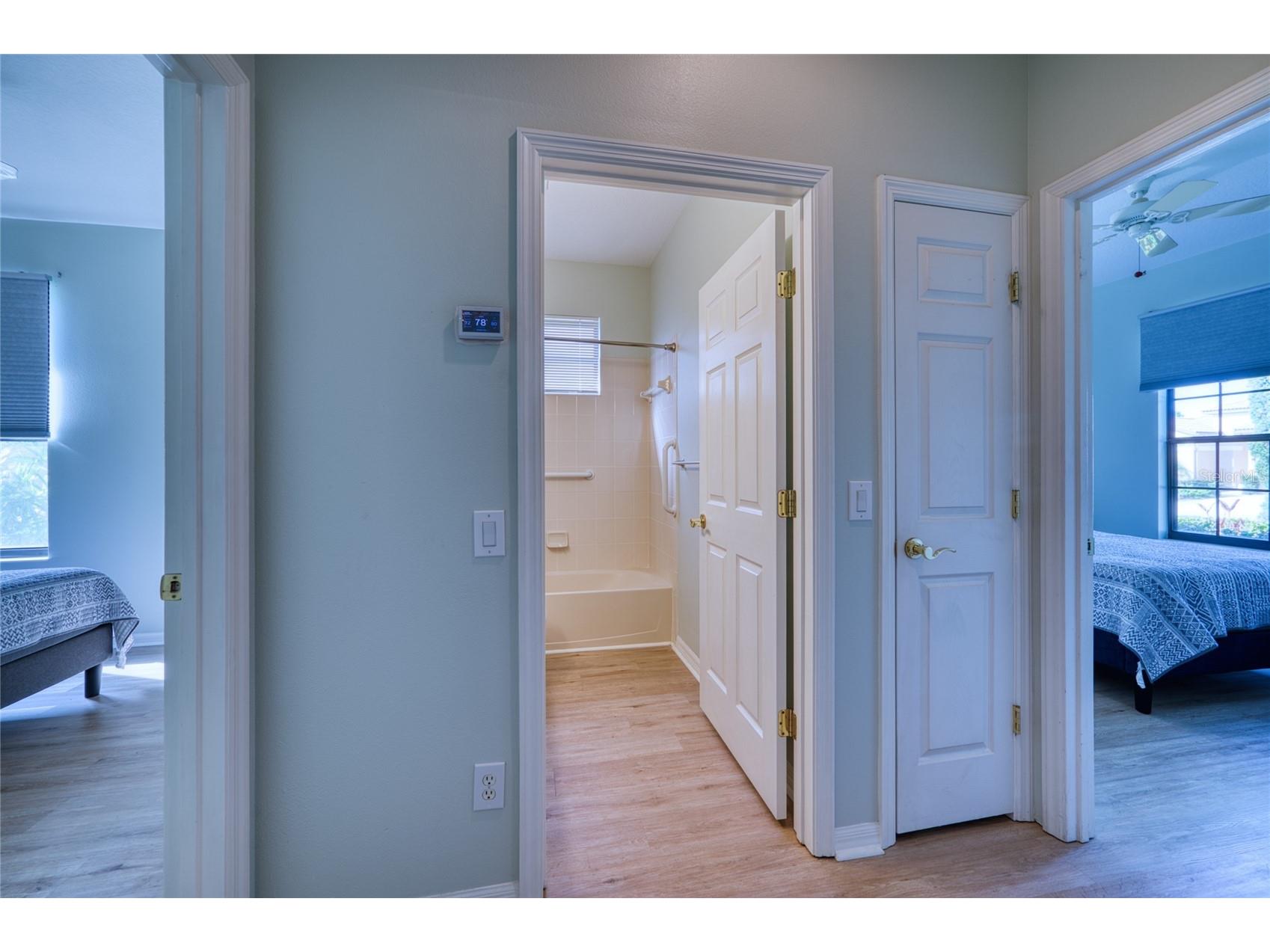 8142 Stirling Falls Circle Sarasota FL 34243 A4685641 image14