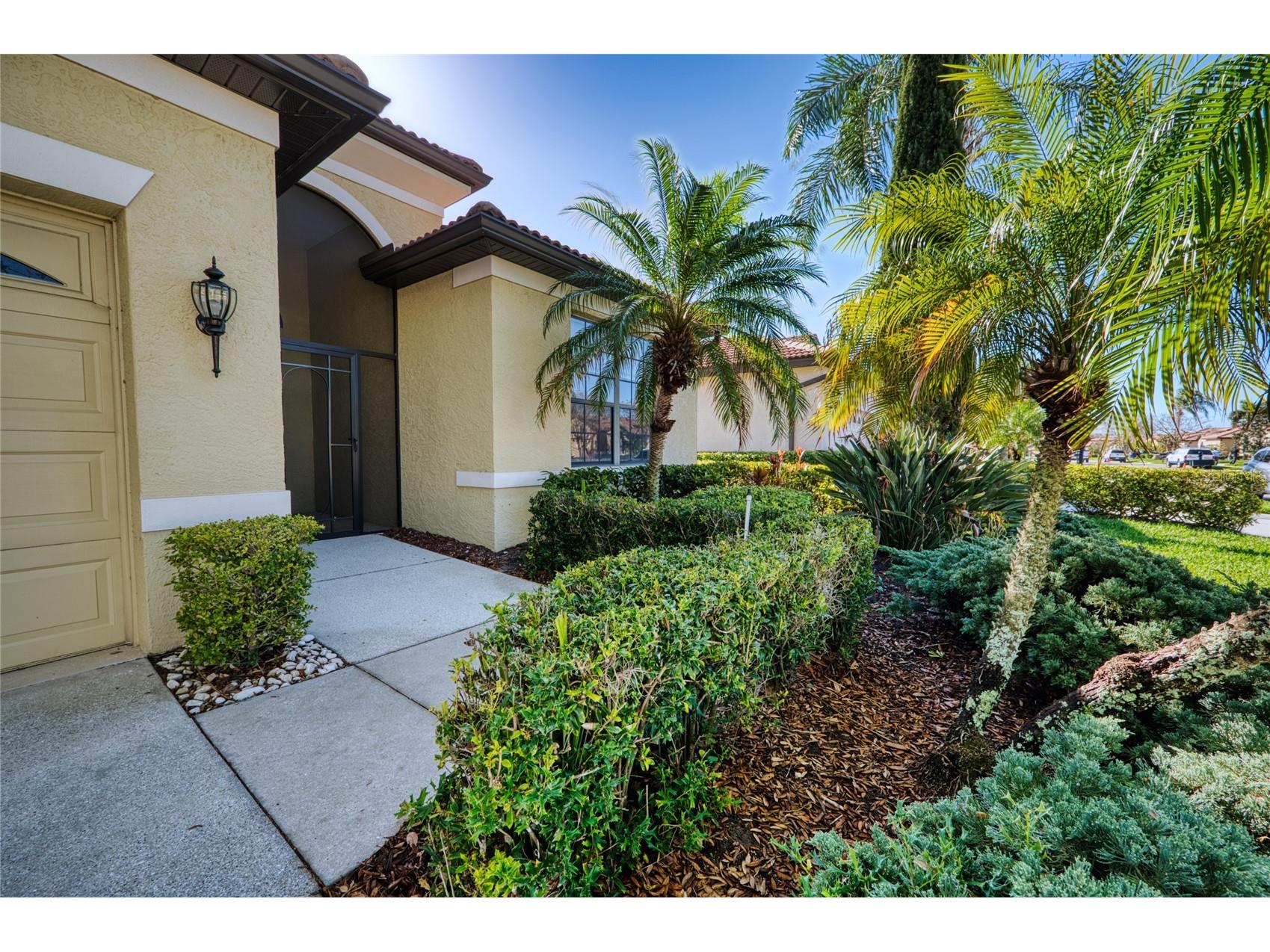 8142 Stirling Falls Circle Sarasota FL 34243 A4685641 image2