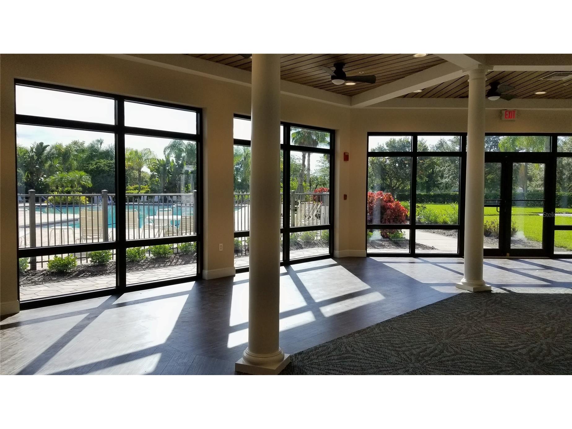 8142 Stirling Falls Circle Sarasota FL 34243 A4685641 image36