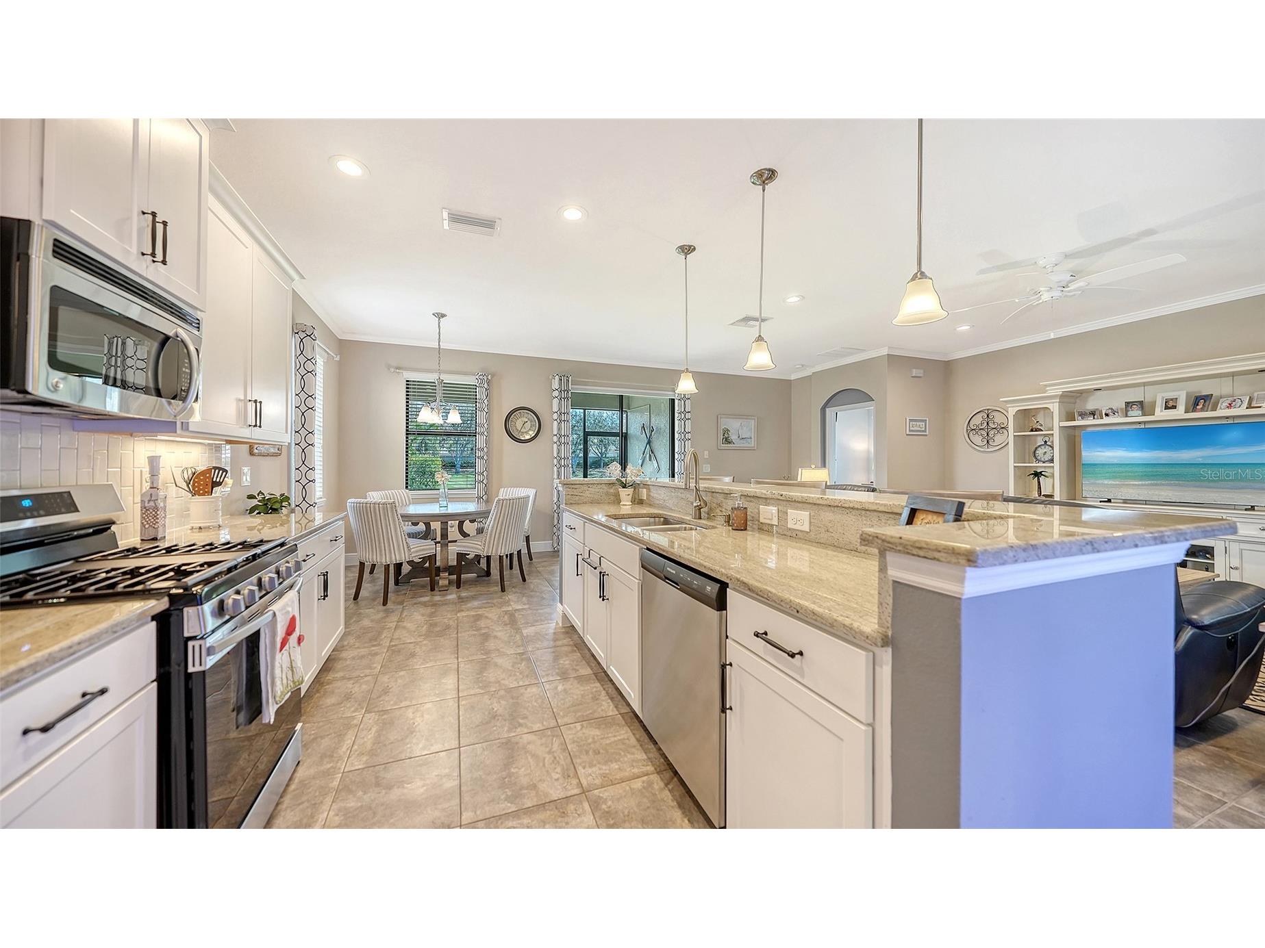 8143 36th Street E Sarasota FL 34243 A4685741 image13