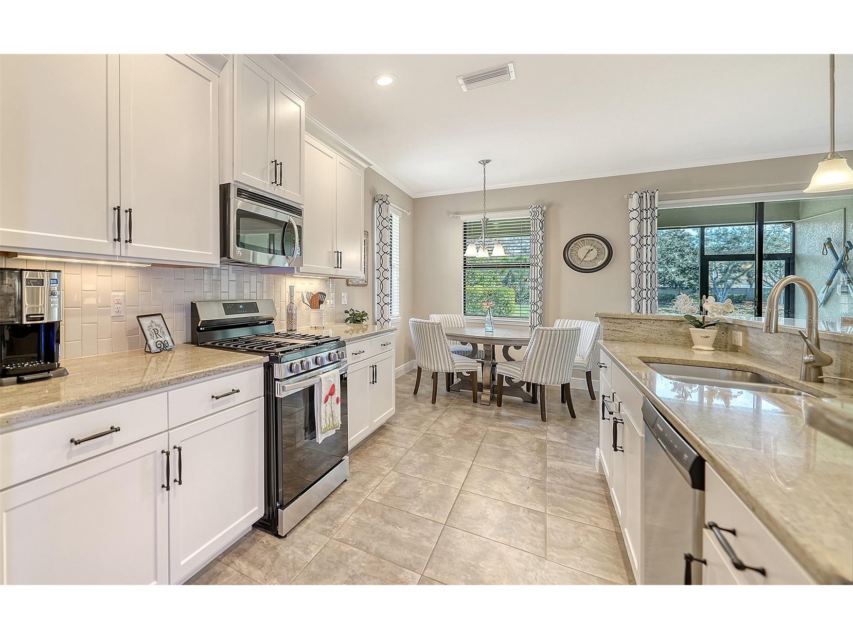 8143 36th Street E Sarasota FL 34243 A4685741 image16