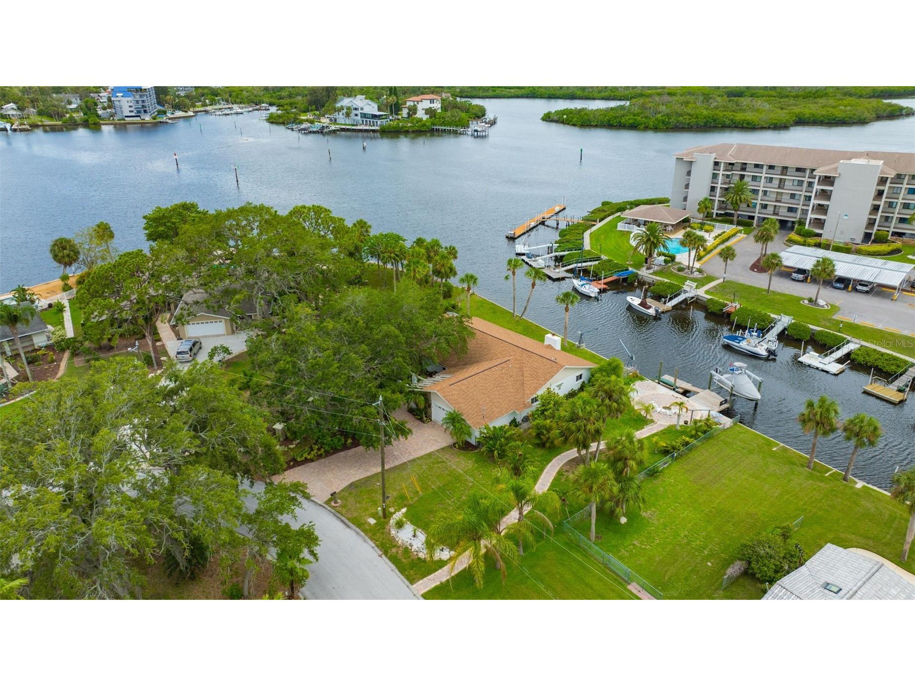 8143 Channel Drive Port Richey FL 34668 W7885366 image1