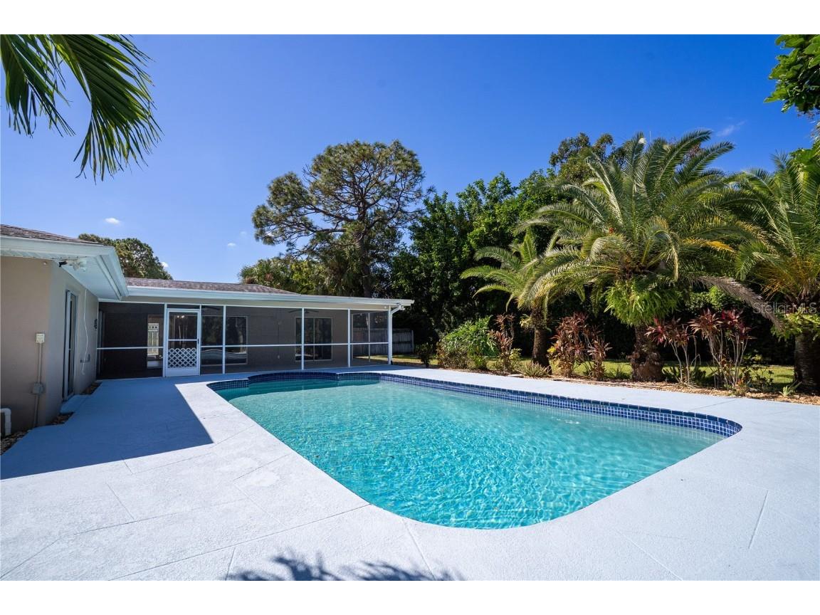 8147 Larchwood Road Seminole FL 33777 TB8439983 image40