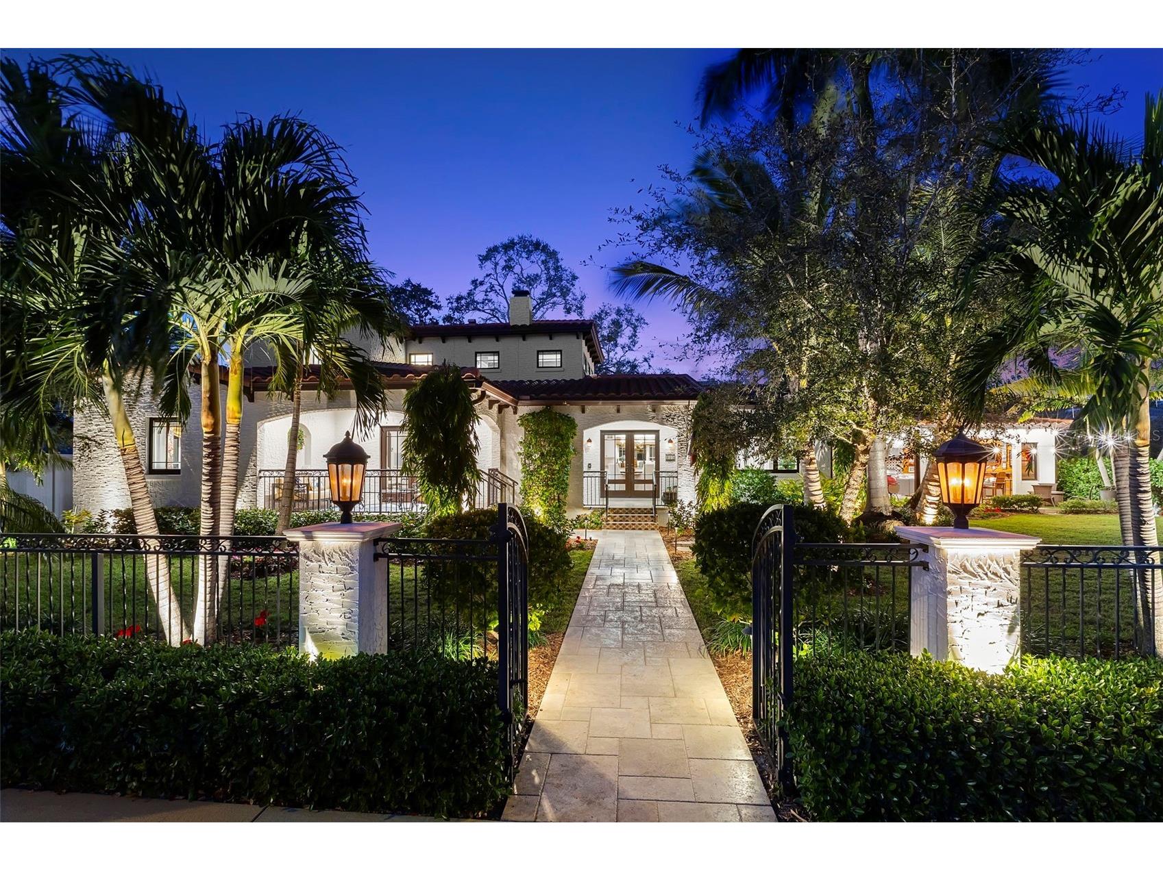 815 15th Avenue NE Saint Petersburg FL 33704 TB8474416 image1