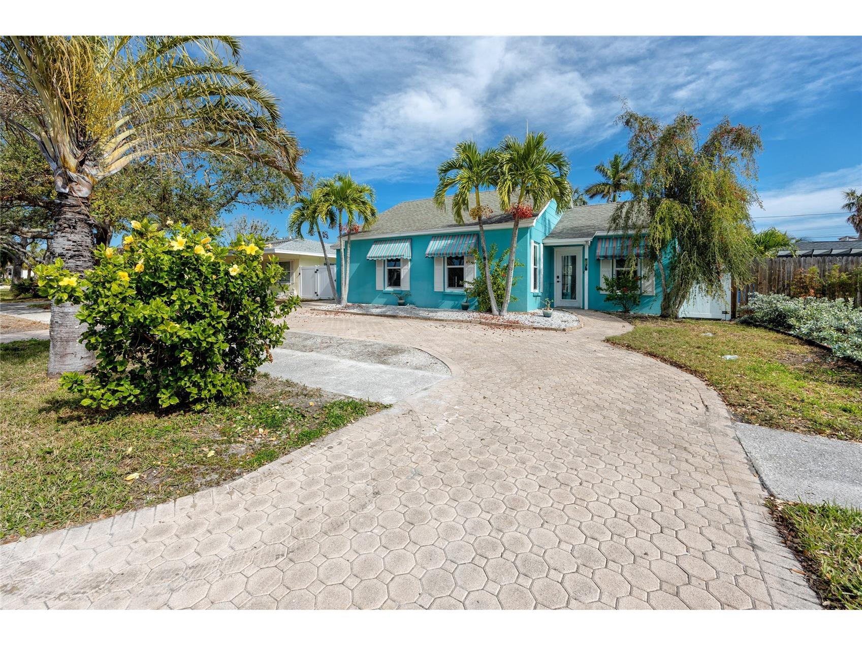 815 Lantana Avenue Clearwater Beach FL 33767 TB8486384 image1