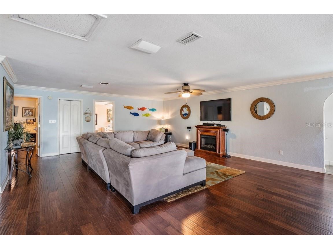 815 NW 2nd Avenue Ruskin FL 33570 TB8453081 image16