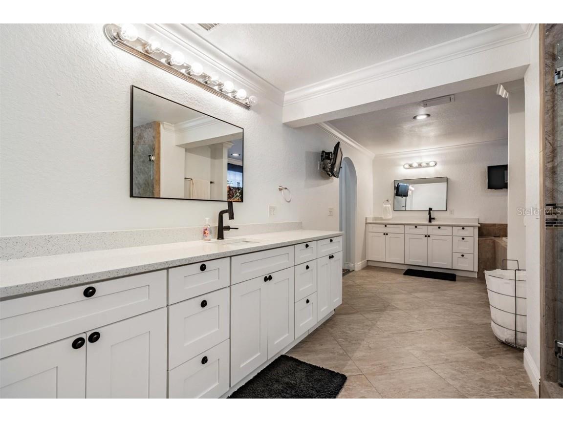 815 NW 2nd Avenue Ruskin FL 33570 TB8453081 image63