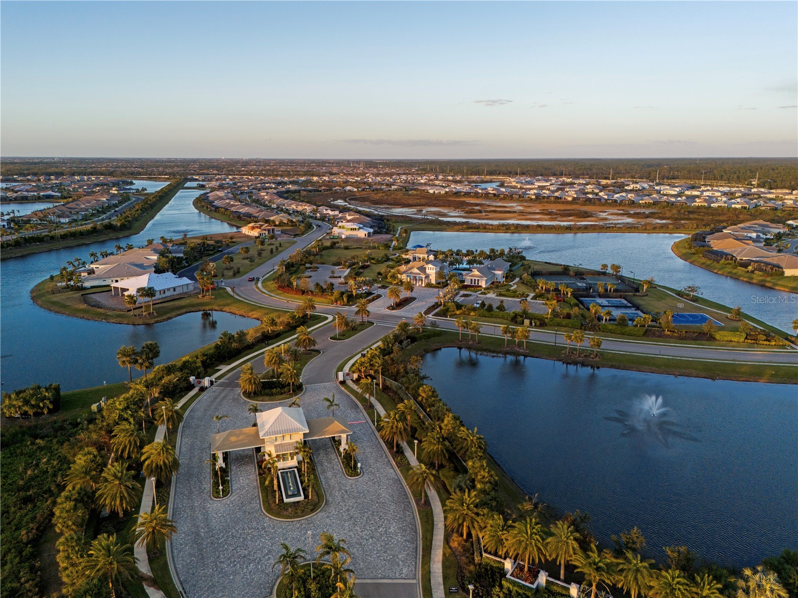 8154 Redonda Loop Lakewood Ranch FL 34202 A4695943 image100