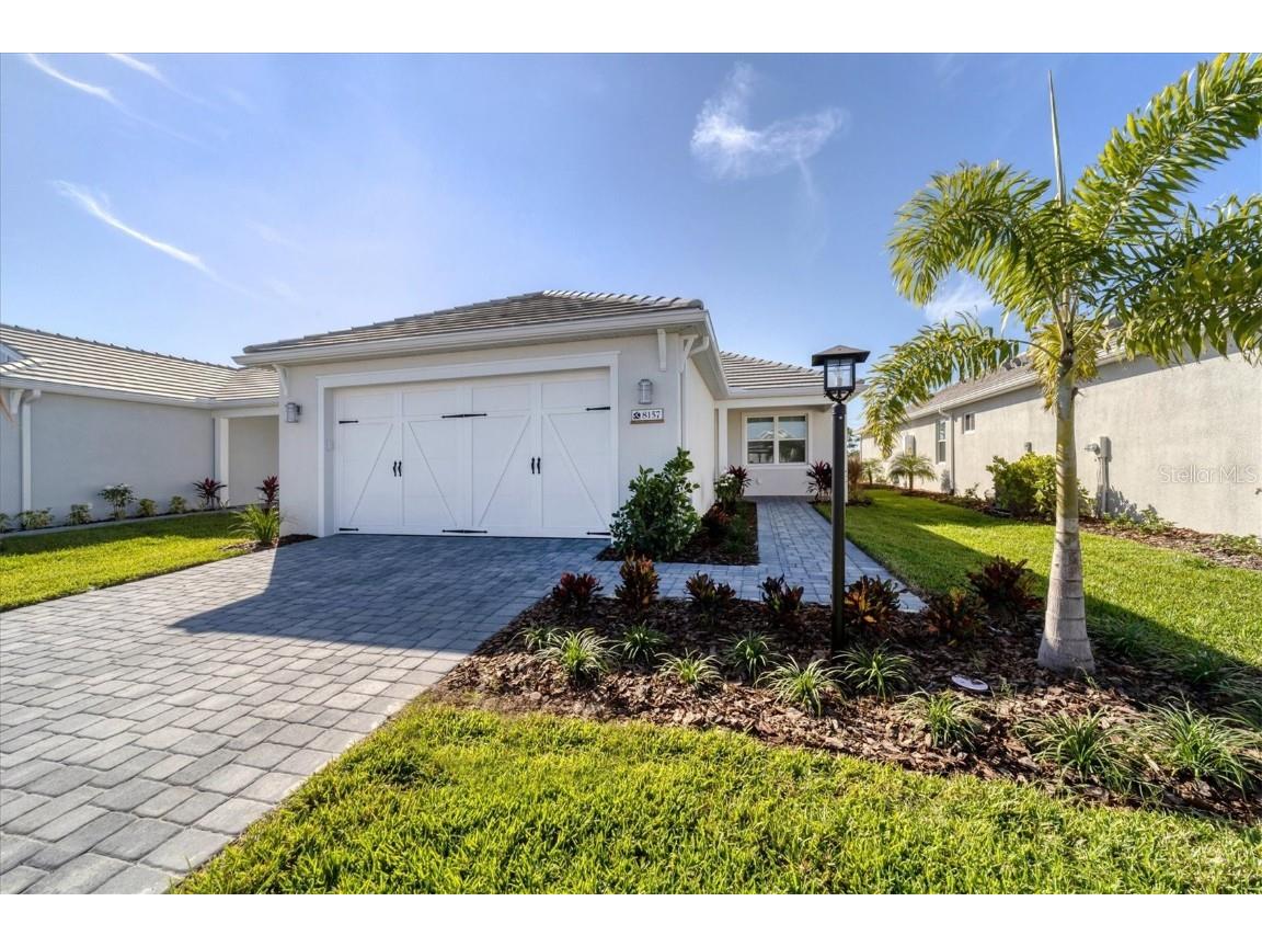 8157 Sternway Road Sarasota FL 34240 A4598244 image1