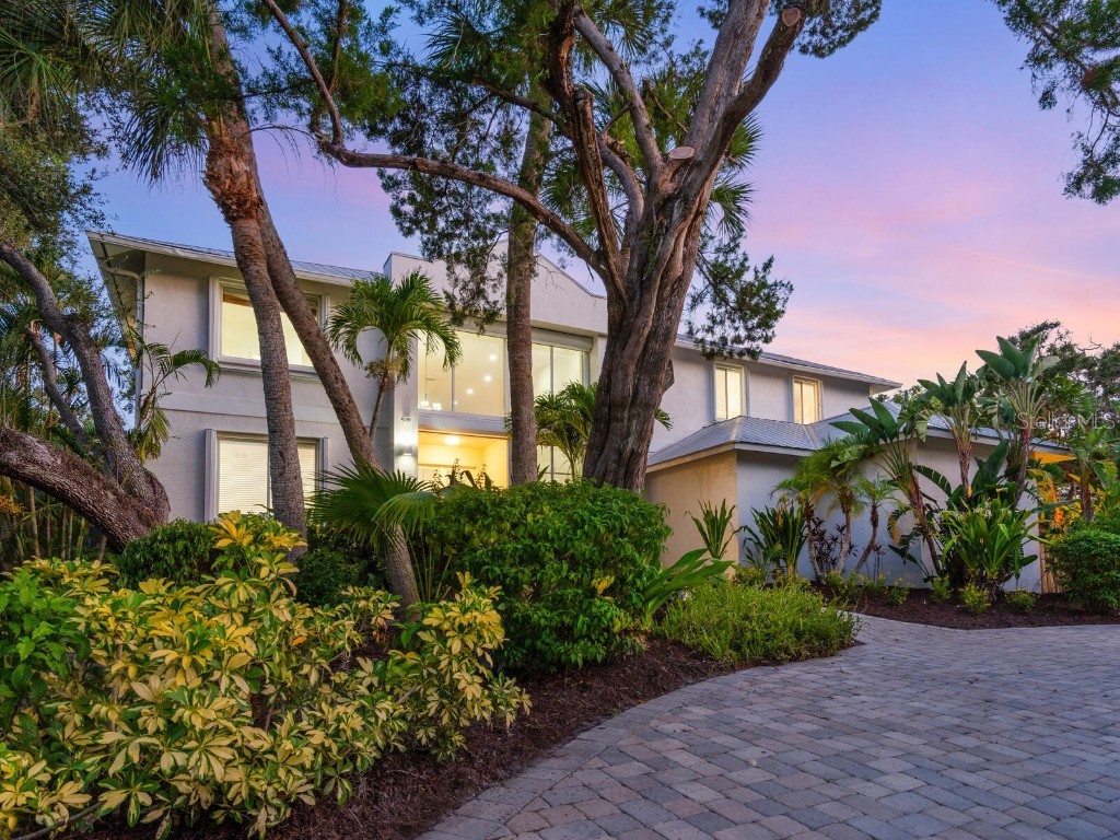 816 Edgemere Ln Sarasota FL 34242 - GRAND CANAL A4578028 image1