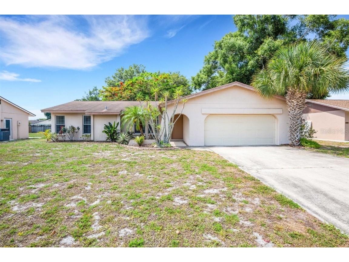816 Queen Palm Lane Sarasota FL 34243 A4611025 image1
