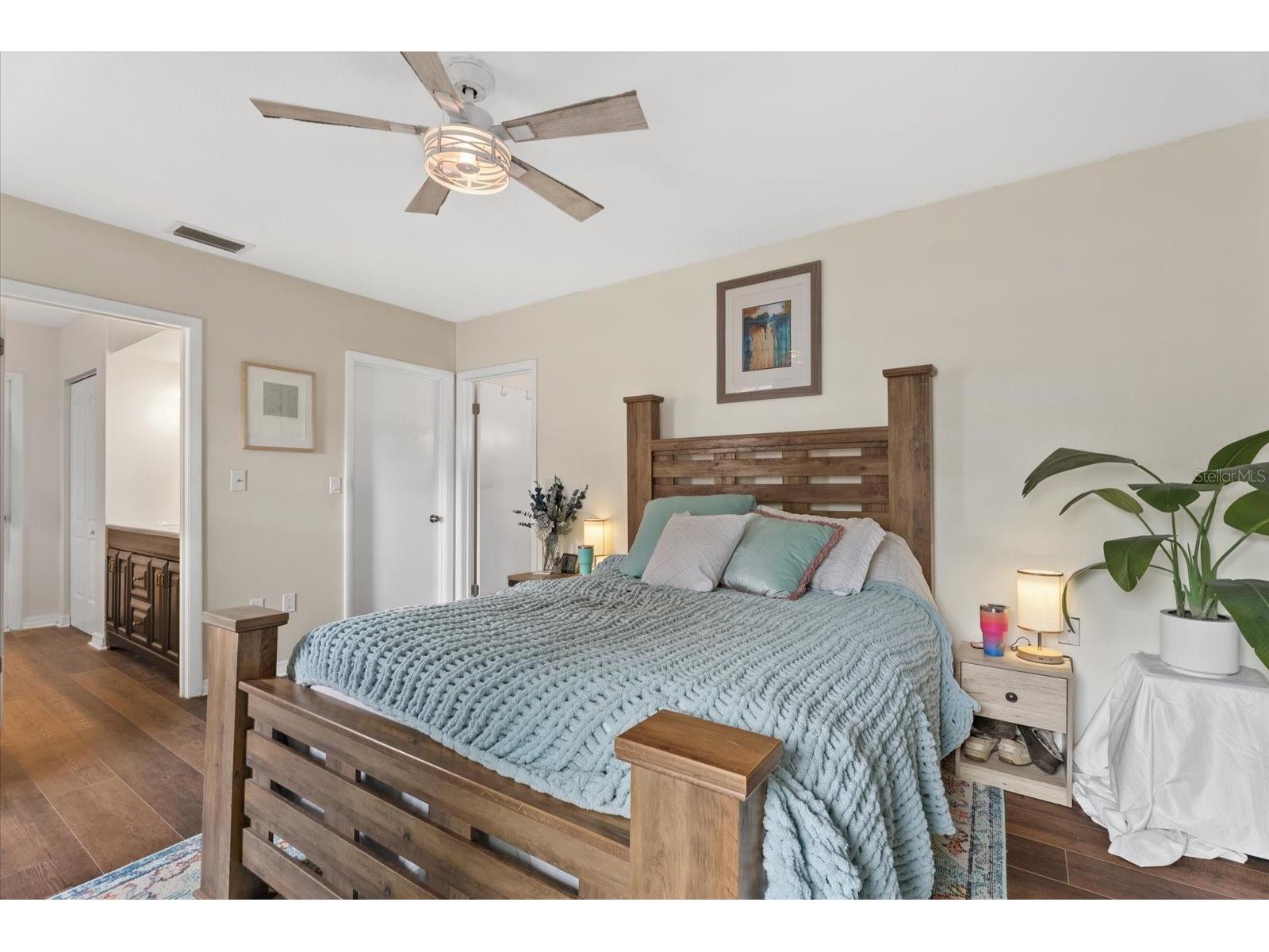 816 Queen Palm Lane Sarasota FL 34243 A4689412 image17