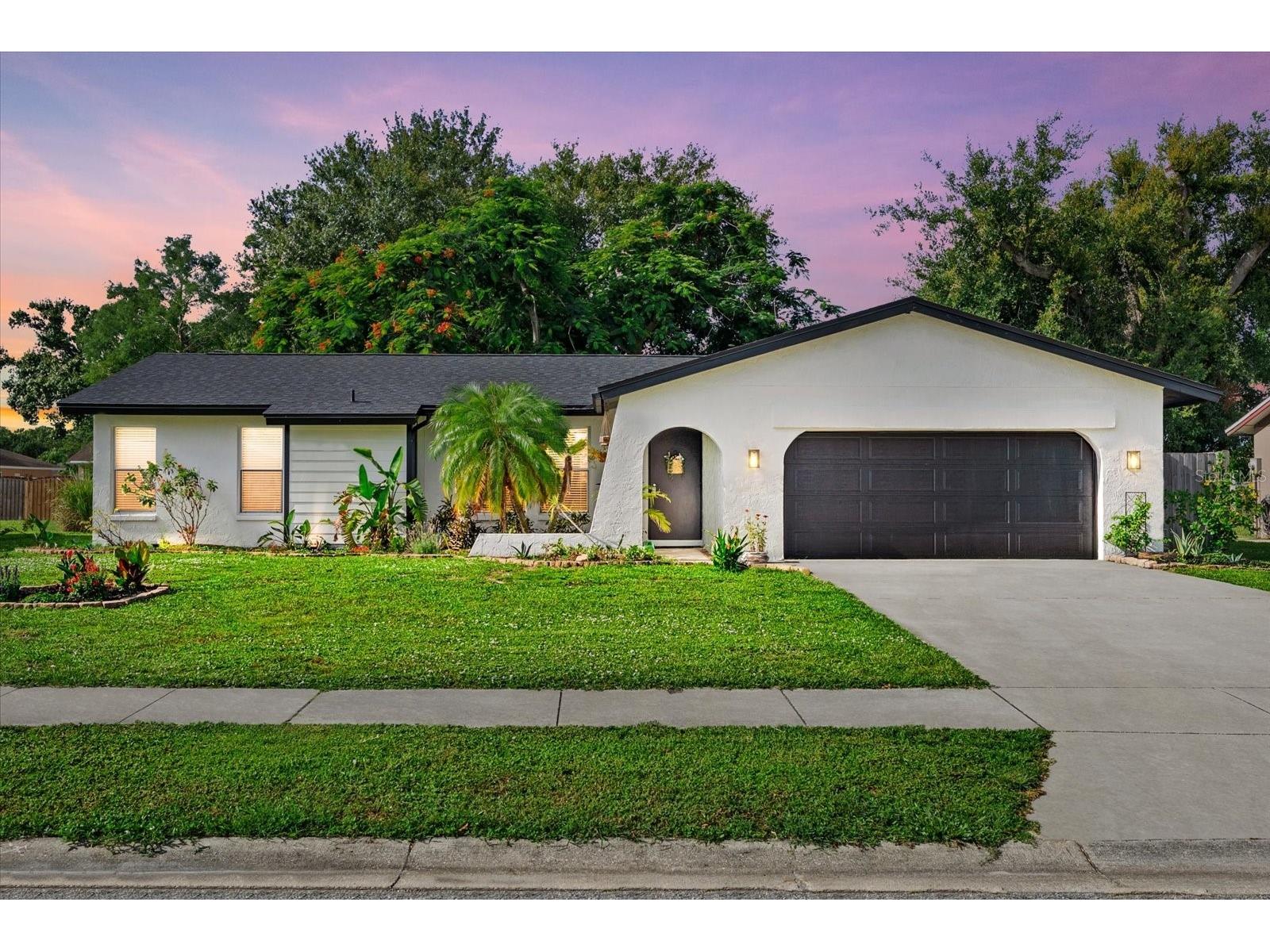 816 Queen Palm Lane Sarasota FL 34243 A4689412 image2