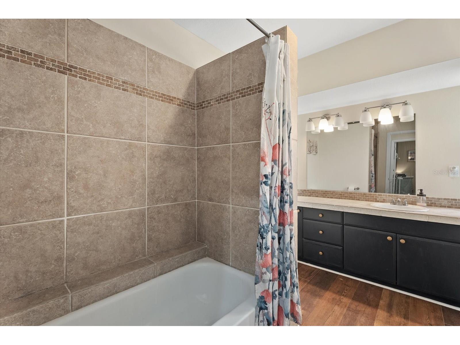 816 Queen Palm Lane Sarasota FL 34243 A4689412 image22