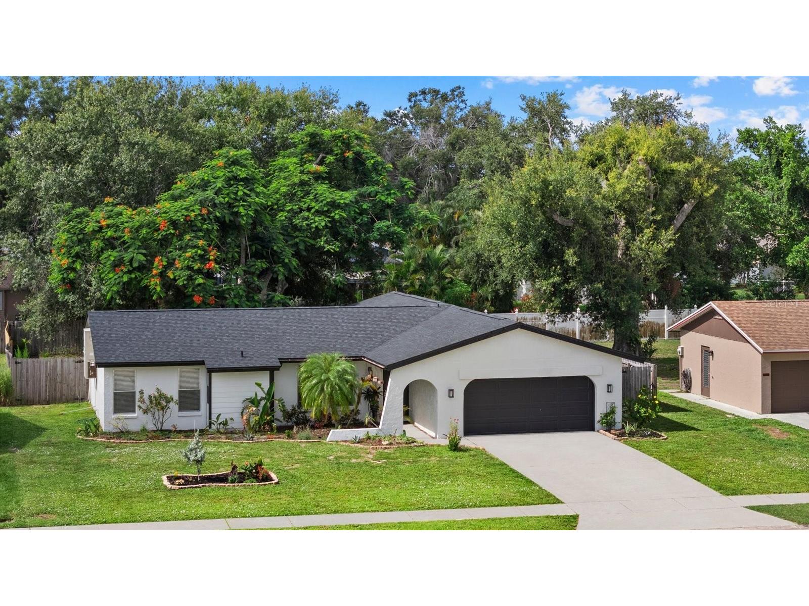 816 Queen Palm Lane Sarasota FL 34243 A4689412 image3