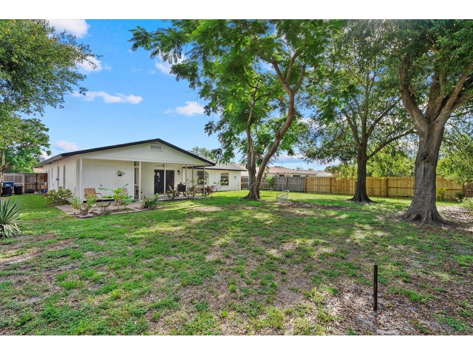 816 Queen Palm Lane Sarasota FL 34243 A4689412 image32