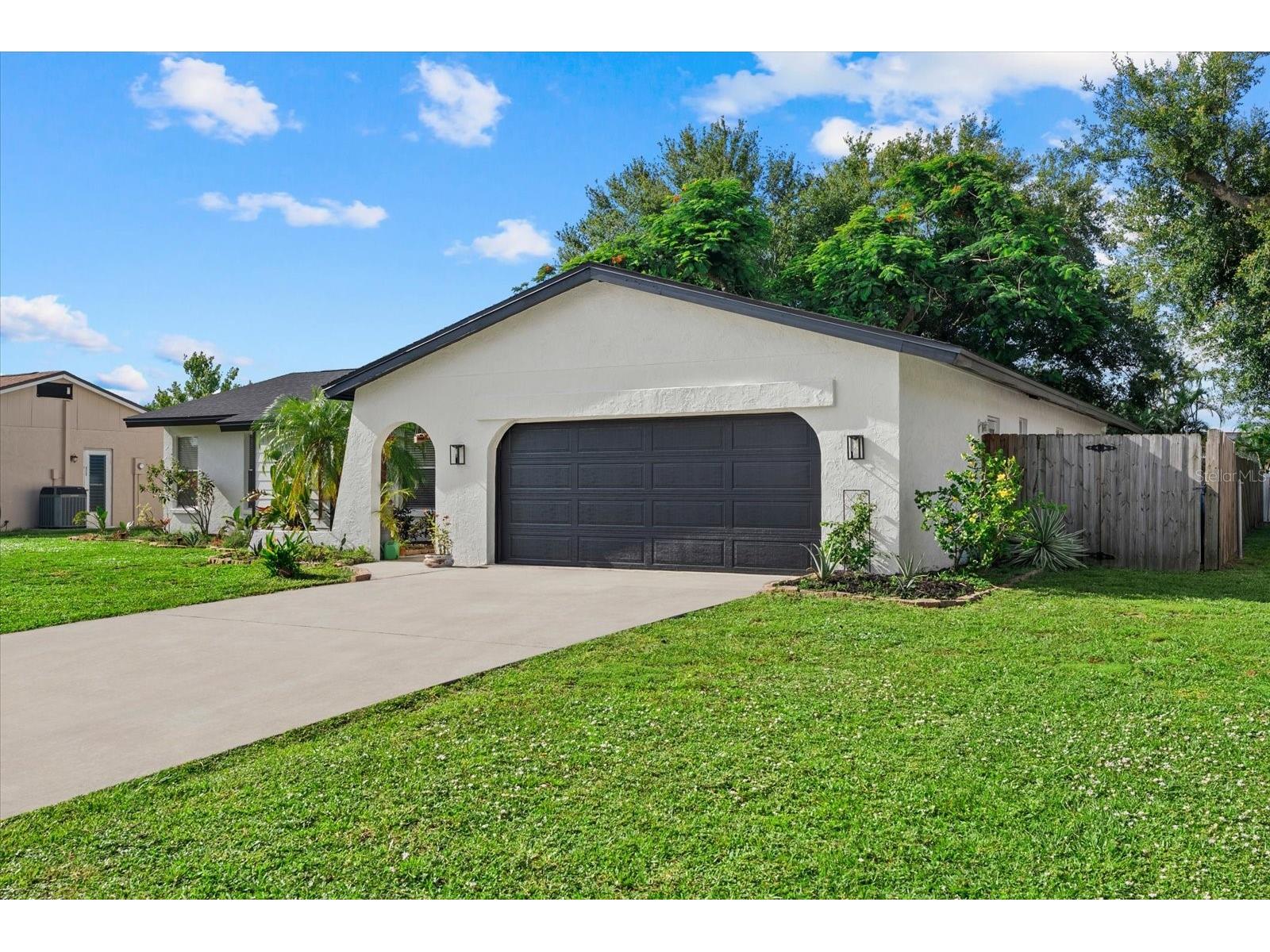816 Queen Palm Lane Sarasota FL 34243 A4689412 image39