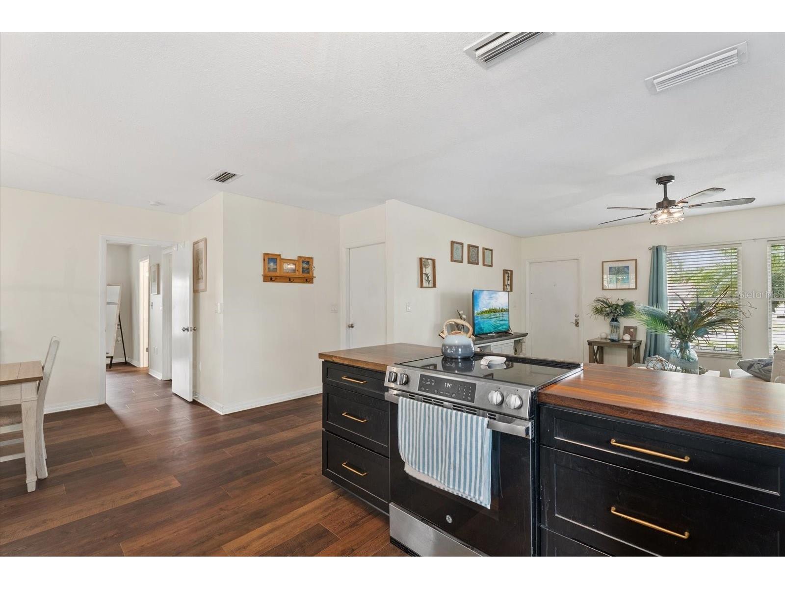 816 Queen Palm Lane Sarasota FL 34243 A4689412 image6