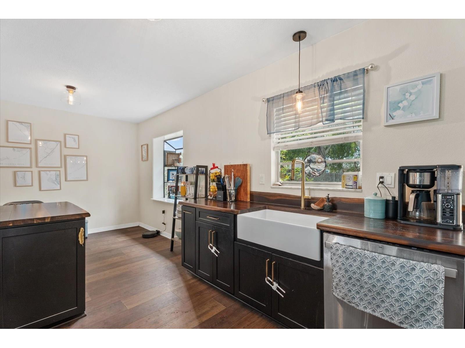 816 Queen Palm Lane Sarasota FL 34243 A4689412 image7