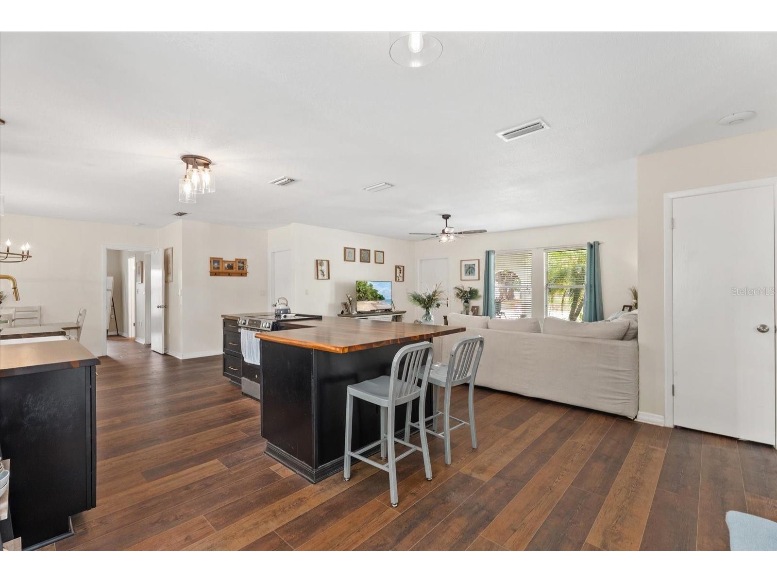 816 Queen Palm Lane Sarasota FL 34243 A4689412 image9