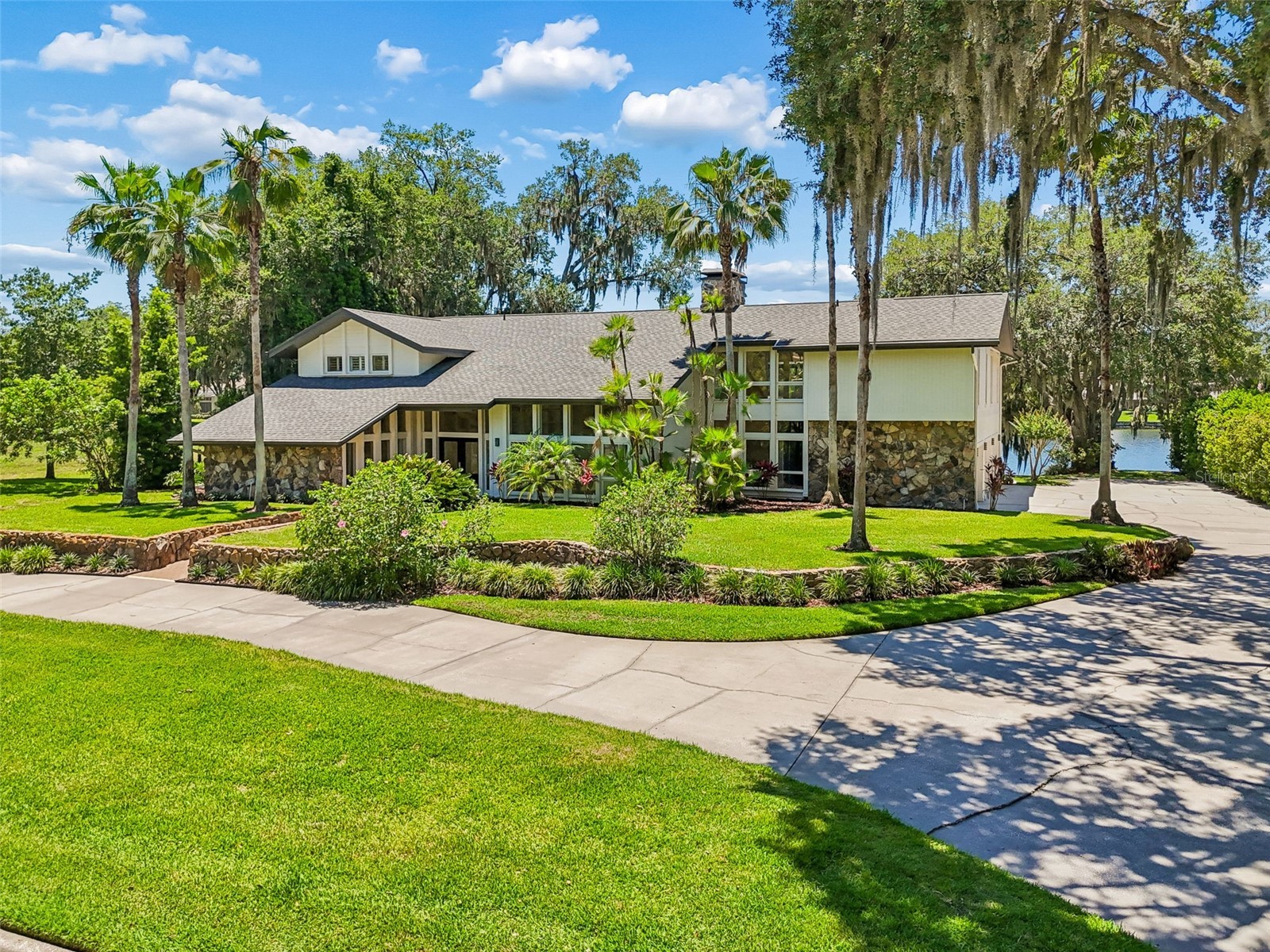 816 Taray De Avila Tampa FL 33613 - LAKE TARAY TB8508267 image1