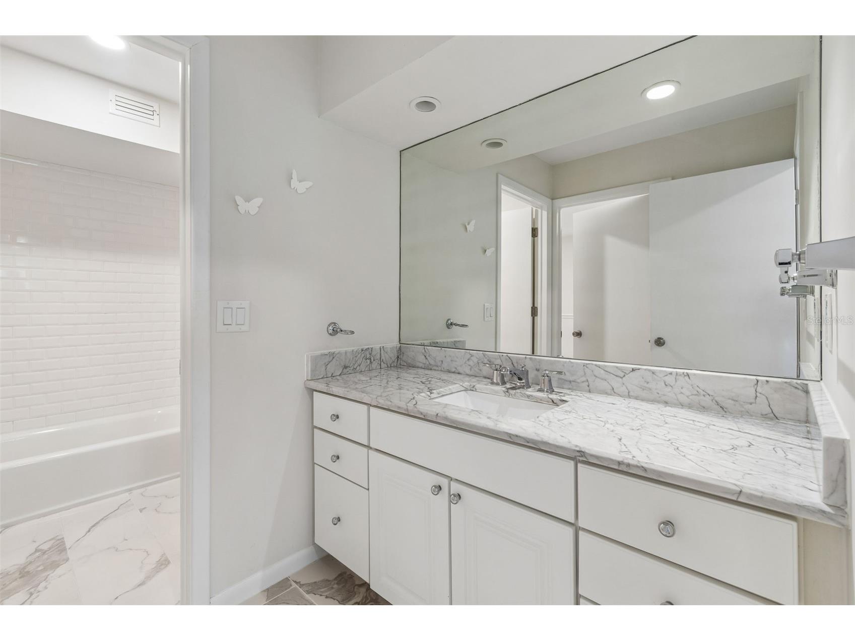 816 Taray De Avila Tampa FL 33613 - LAKE TARAY TB8508267 image43