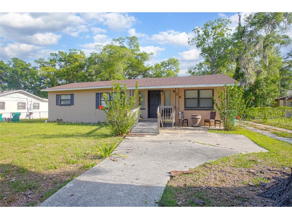 816 W Franklin Avenue Deland FL 32720 V4942054 image1