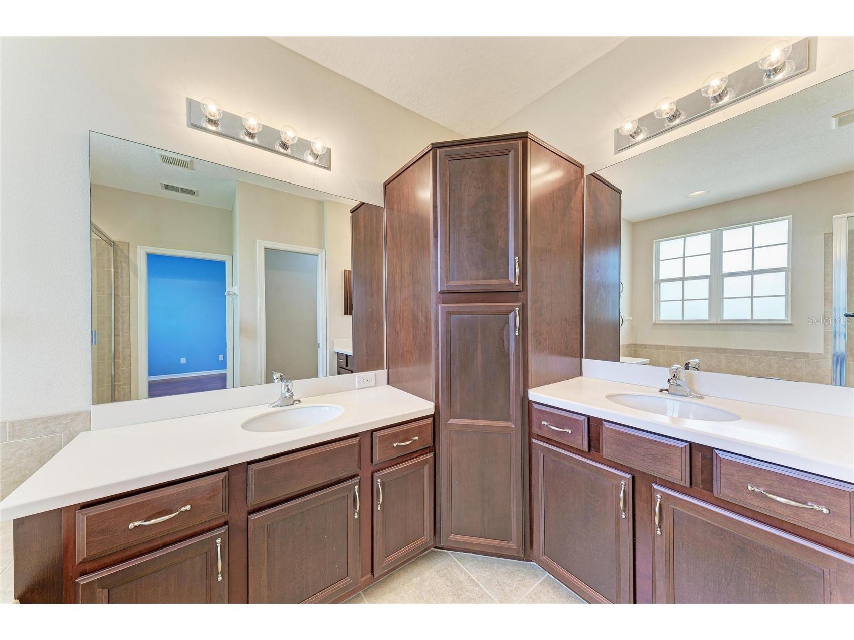 8160 Villa Grande Ct Sarasota FL 34243 A4685128 image25