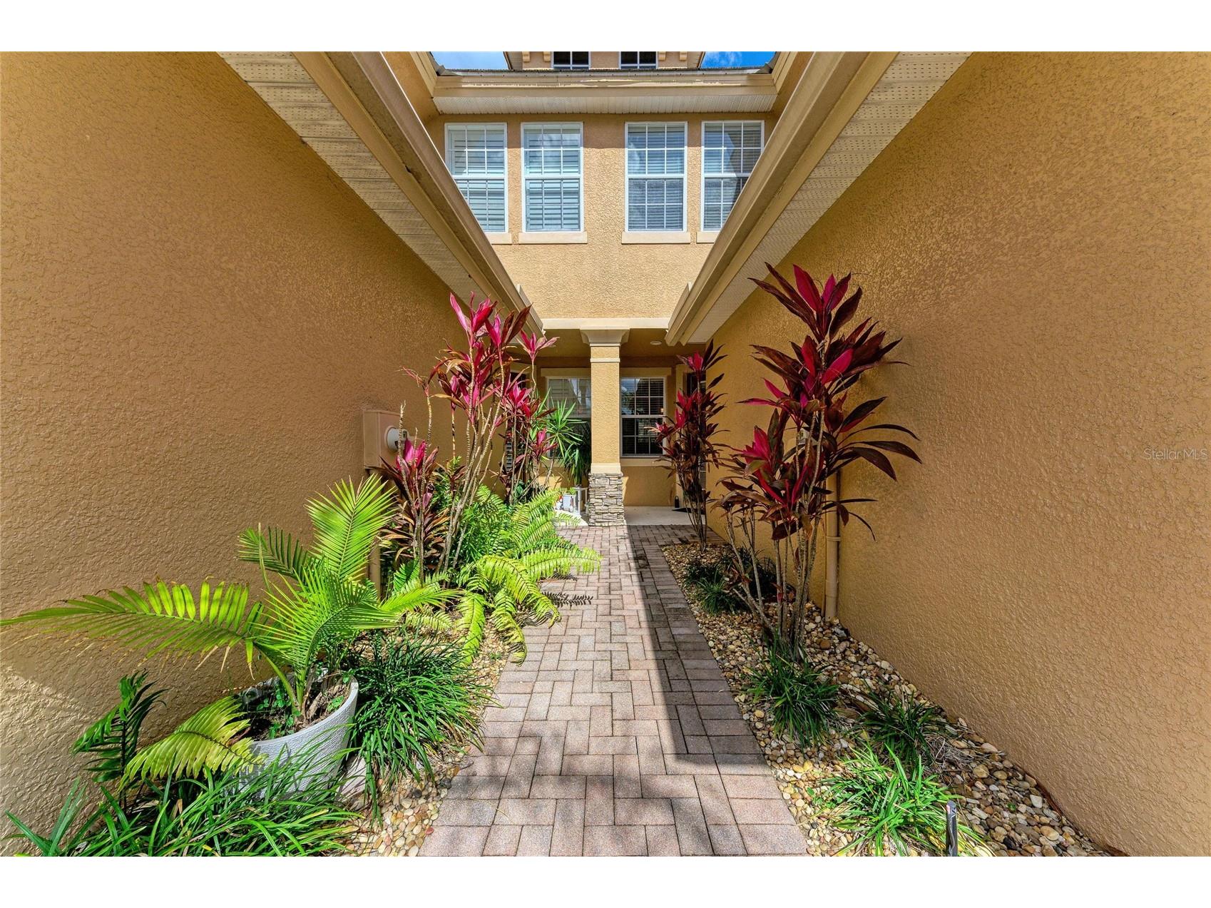 8160 Villa Grande Ct Sarasota FL 34243 A4685128 image3