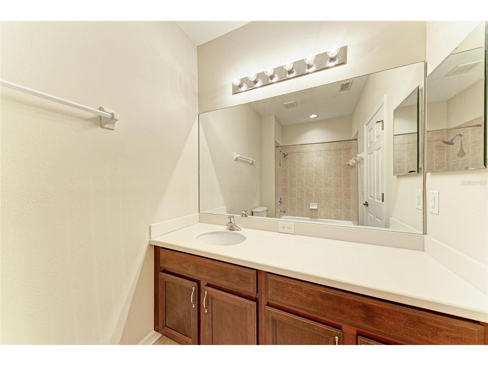 8160 Villa Grande Ct Sarasota FL 34243 A4685128 image33