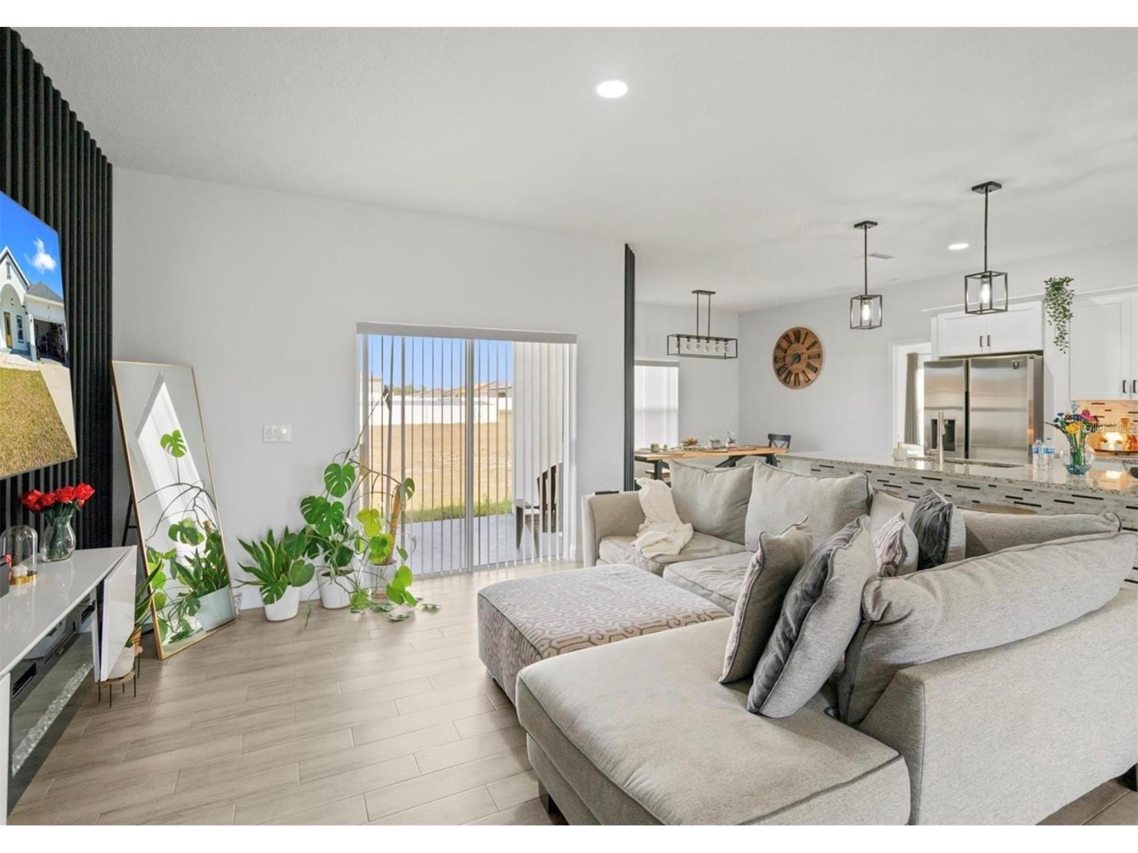 817 Desmoines Place Kissimmee FL 34759 S5146939 image2