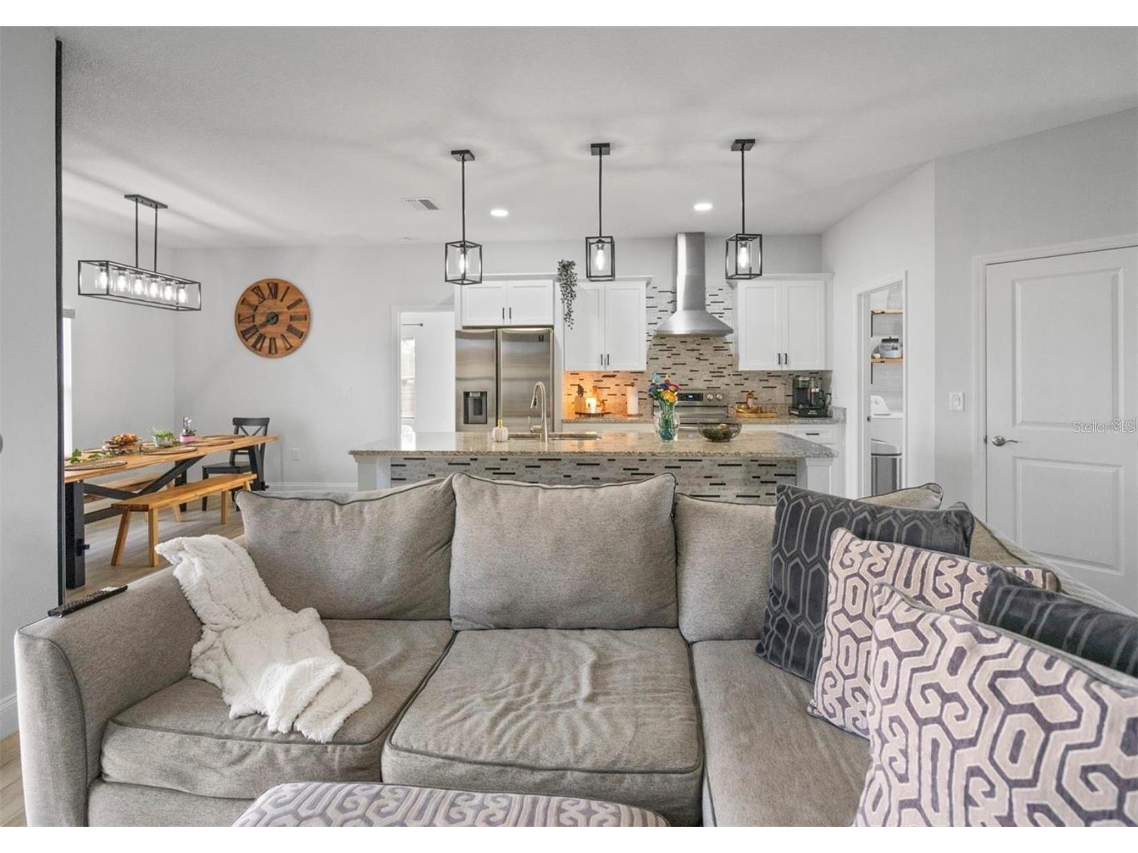 817 Desmoines Place Kissimmee FL 34759 S5146939 image4