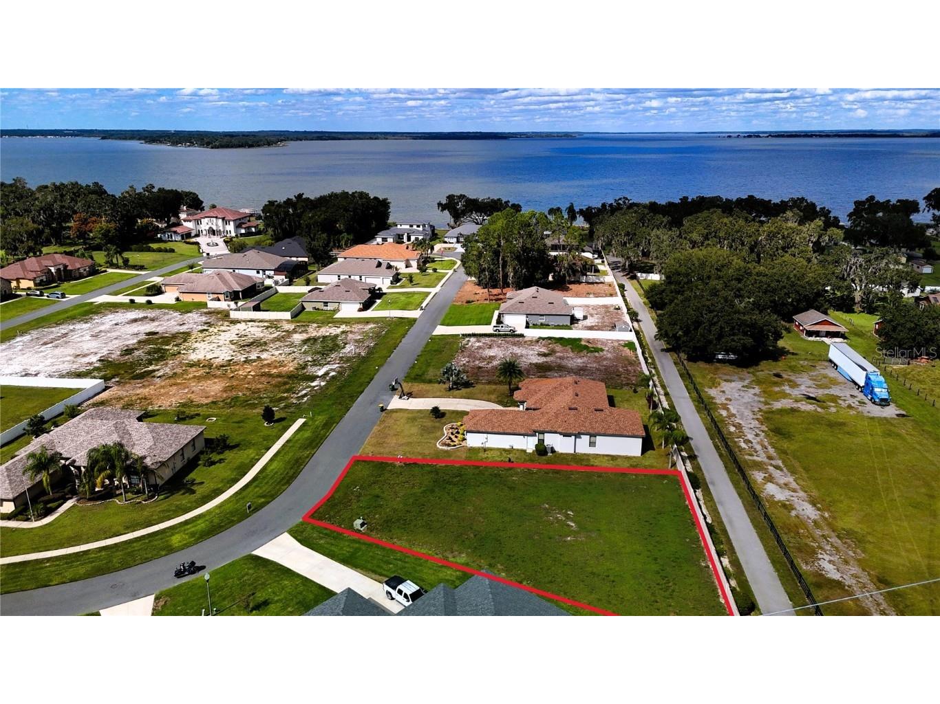 817 Oaks Shores Road Leesburg FL 34748 - LAKE GRIFFIN G5091614 image1