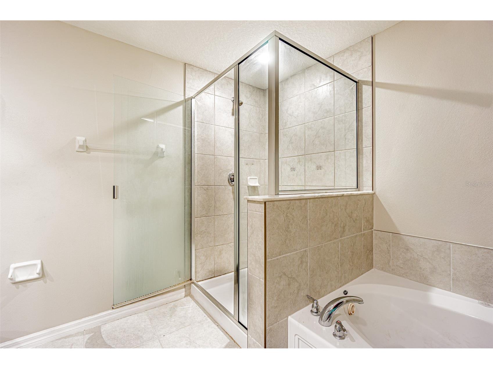 817 Royal Empress Drive Ruskin FL 33570 TB8510491 image28