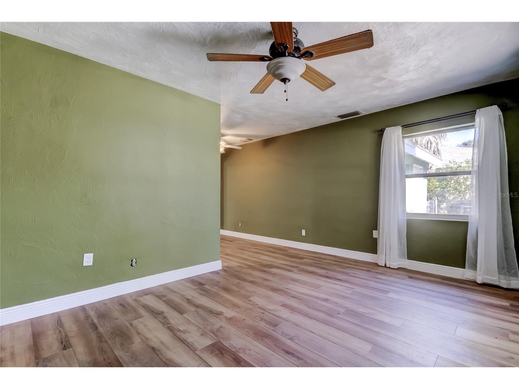 8171 37th Avenue N Saint Petersburg FL 33710 TB8475451 image2