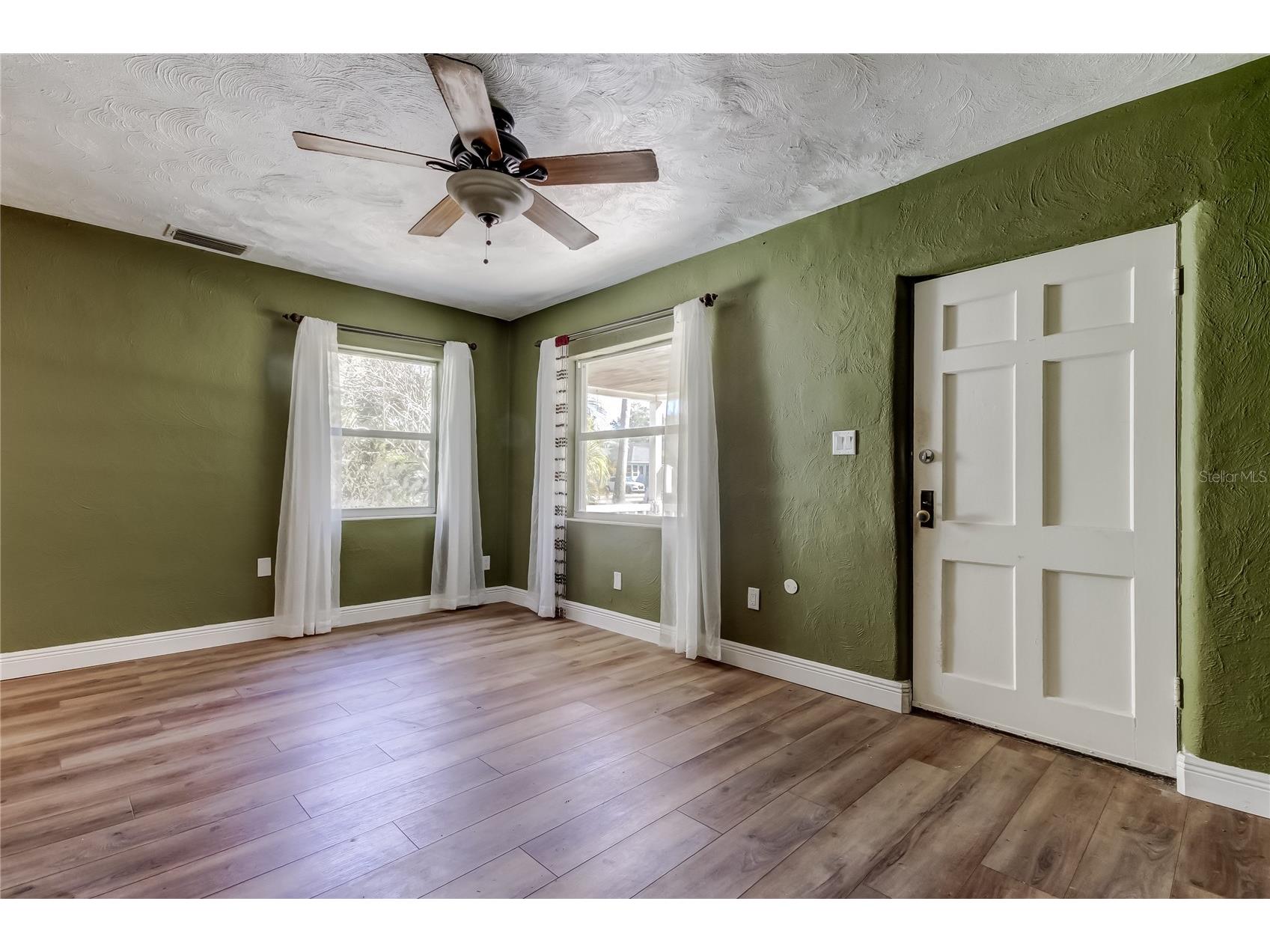 8171 37th Avenue N Saint Petersburg FL 33710 TB8475451 image4