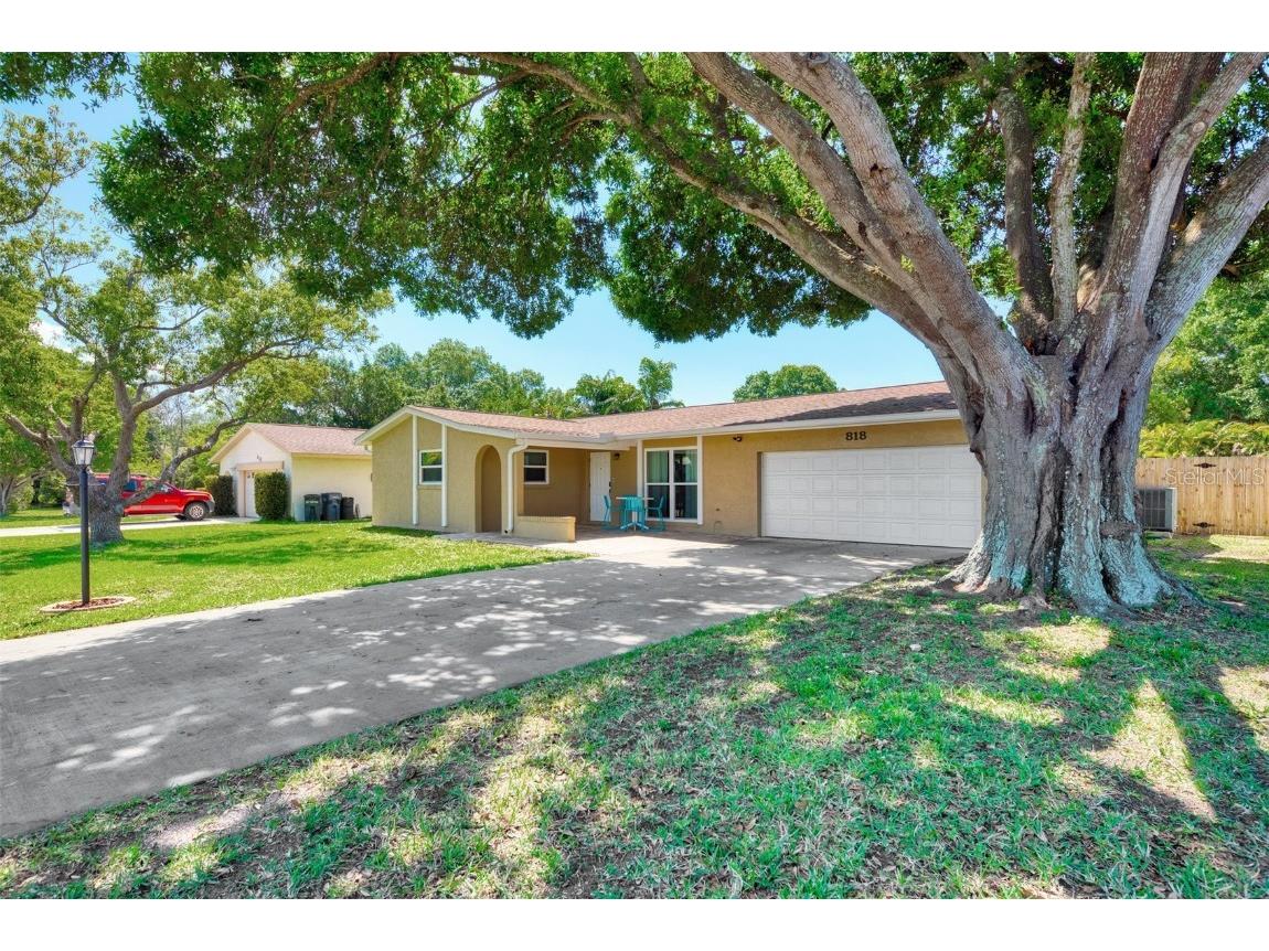 818 Plum Tree Lane Sarasota FL 34243 U8207992 image1