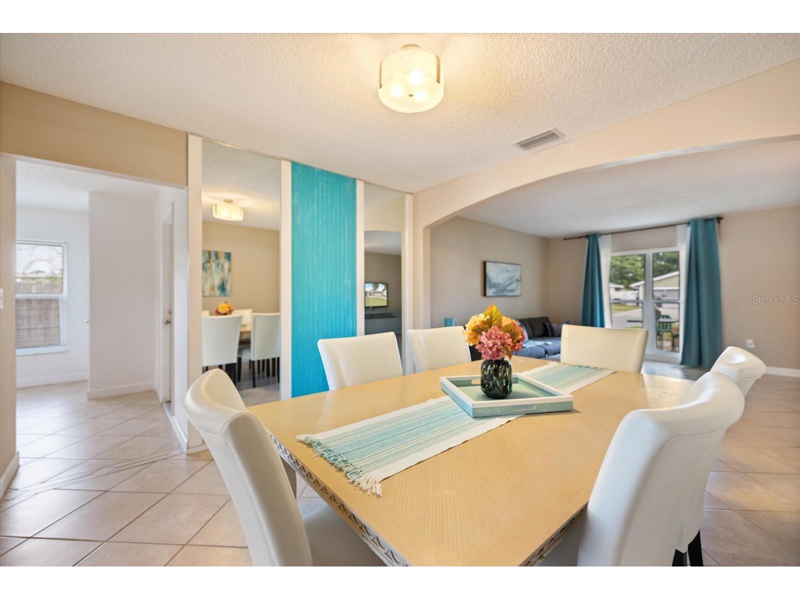 818 Plum Tree Lane Sarasota FL 34243 A4692887 image10
