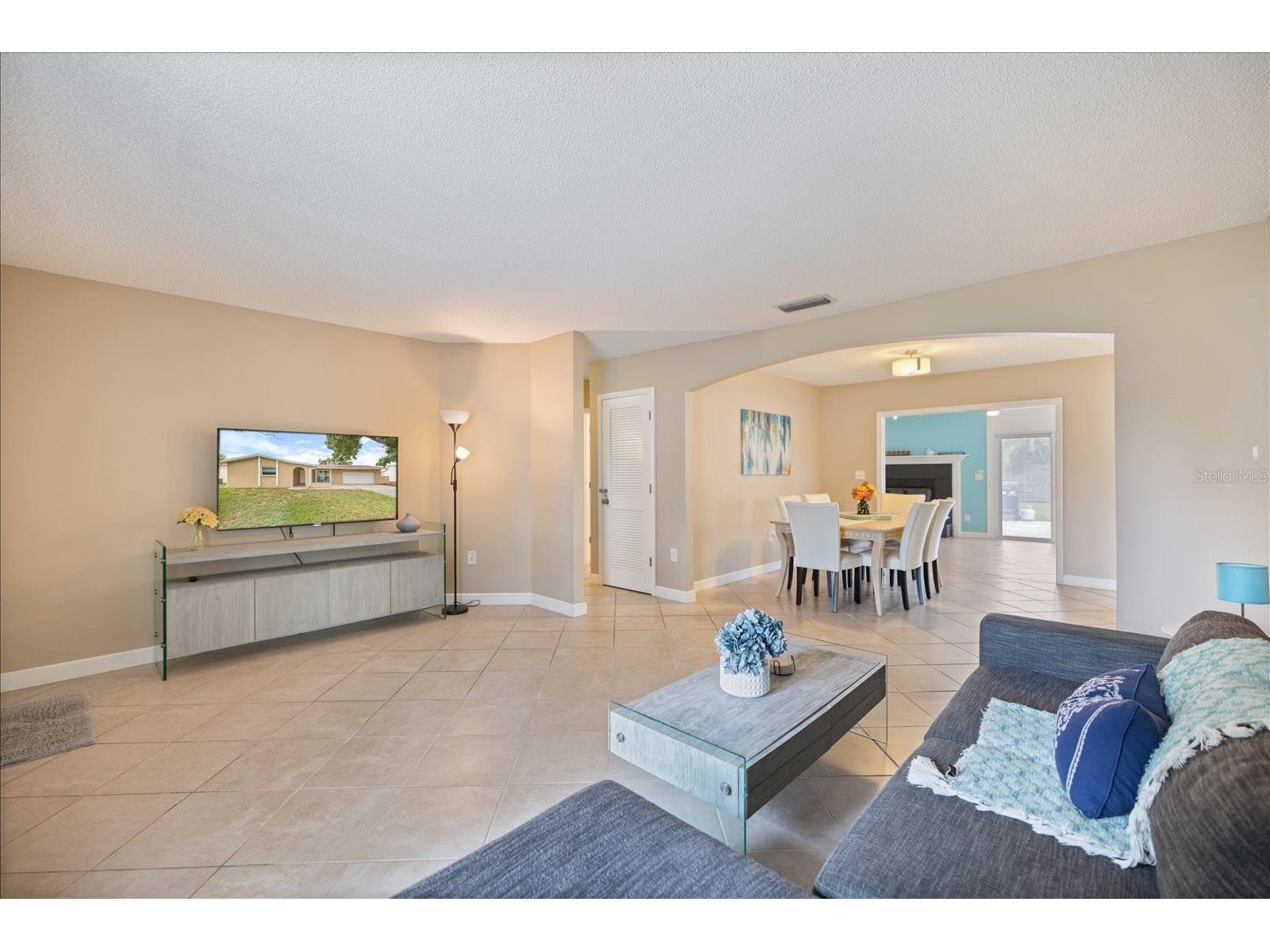 818 Plum Tree Lane Sarasota FL 34243 A4692887 image13