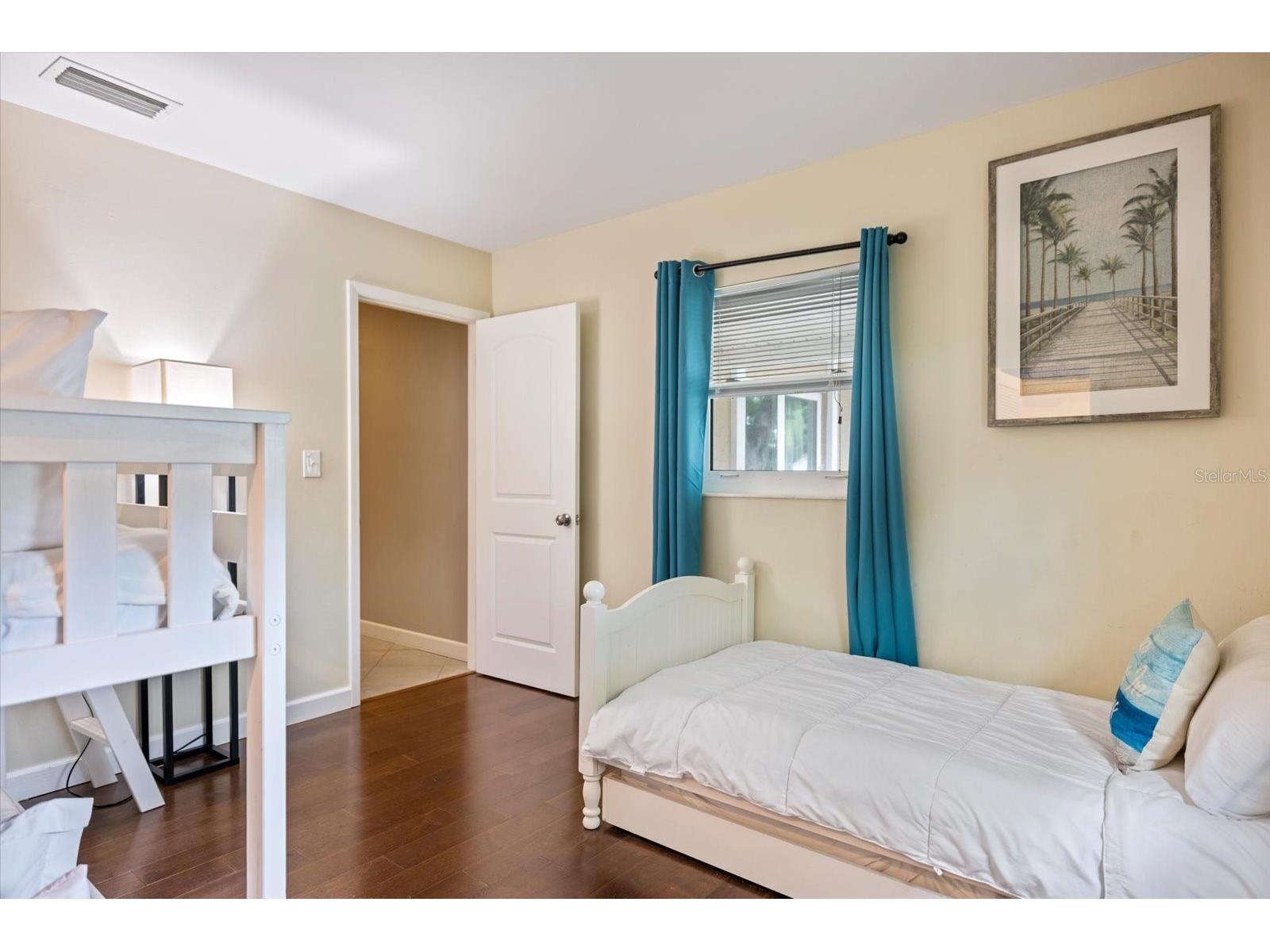 818 Plum Tree Lane Sarasota FL 34243 A4692887 image20