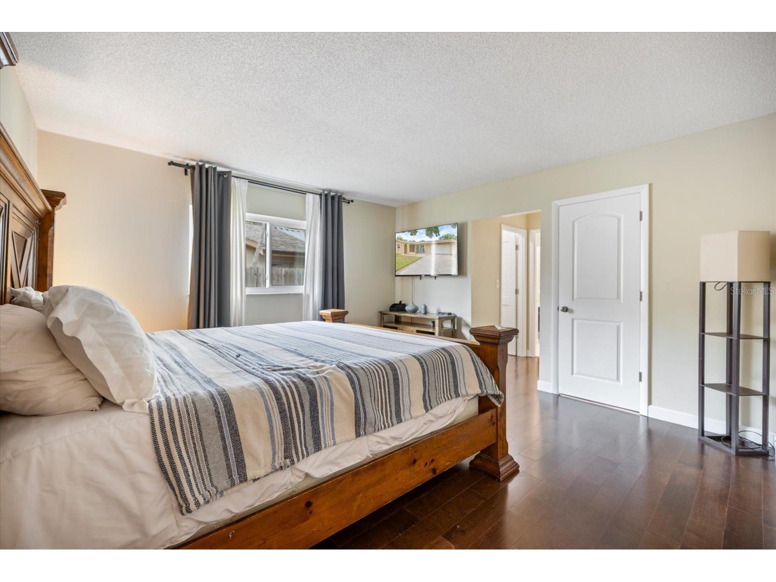 818 Plum Tree Lane Sarasota FL 34243 A4692887 image23
