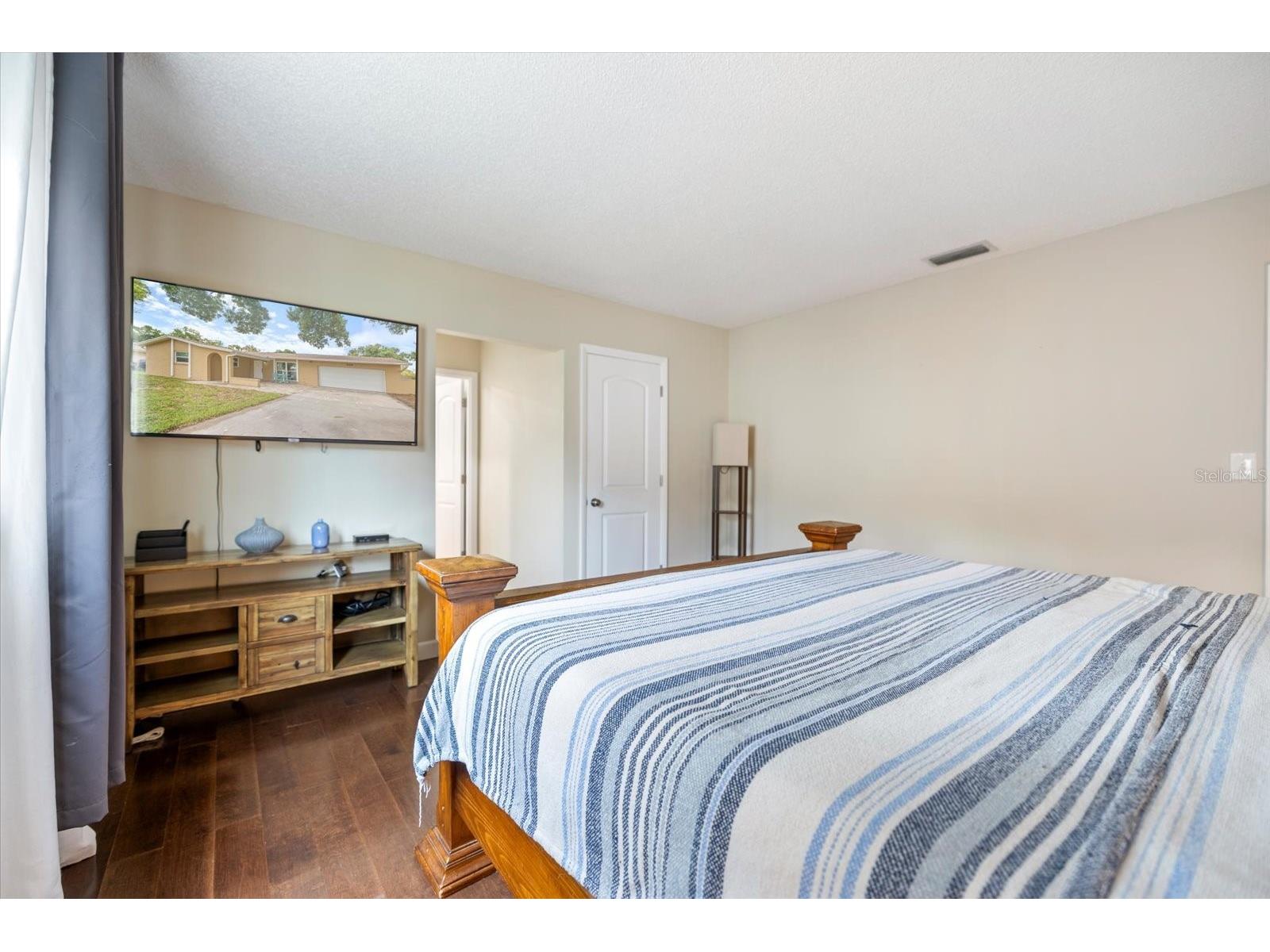 818 Plum Tree Lane Sarasota FL 34243 A4692887 image26