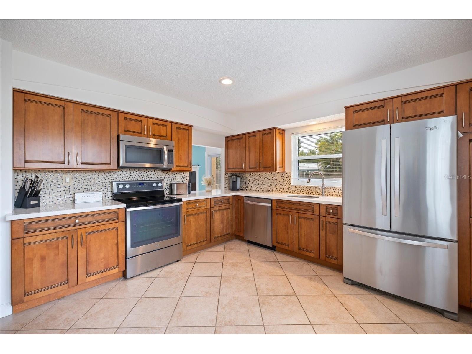 818 Plum Tree Lane Sarasota FL 34243 A4692887 image4