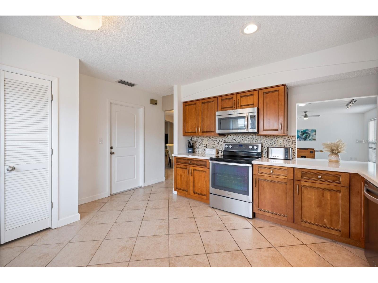 818 Plum Tree Lane Sarasota FL 34243 A4692887 image5