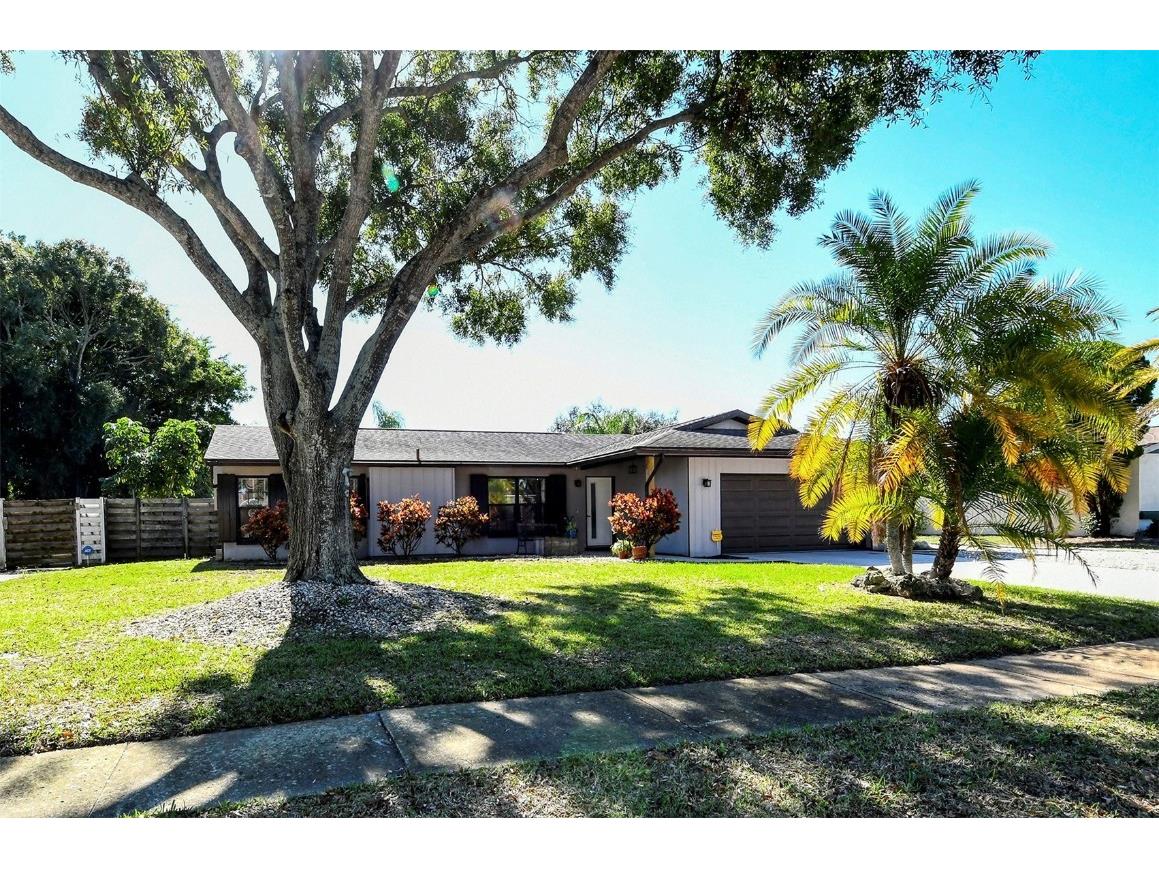 818 Southern Pine Lane Sarasota FL 34243 A4521700 image1