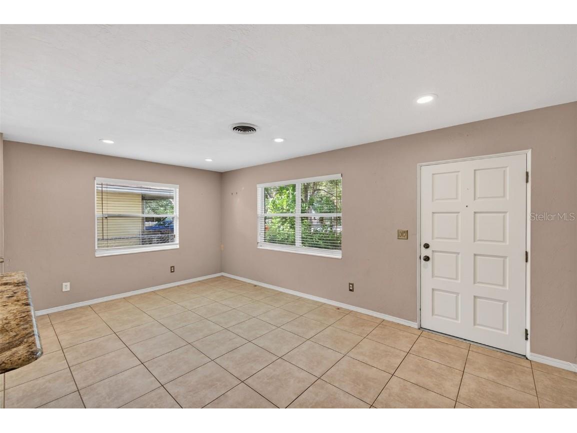 8184 24th Avenue N Saint Petersburg FL 33710 TB8453458 image4