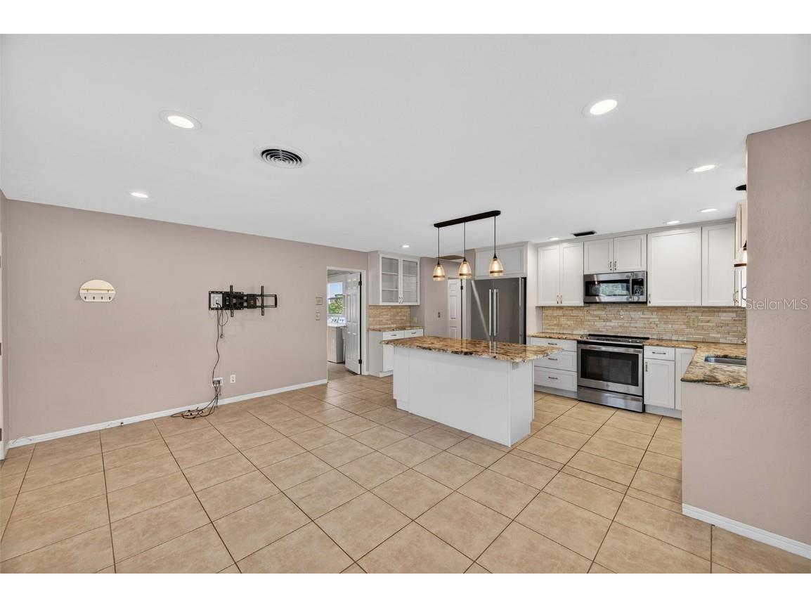 8184 24th Avenue N Saint Petersburg FL 33710 TB8453458 image7