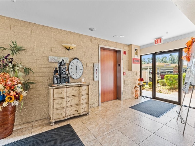 8186 Terrace Garden Drive N #401 Saint Petersburg FL 33709 TB8441388 image2