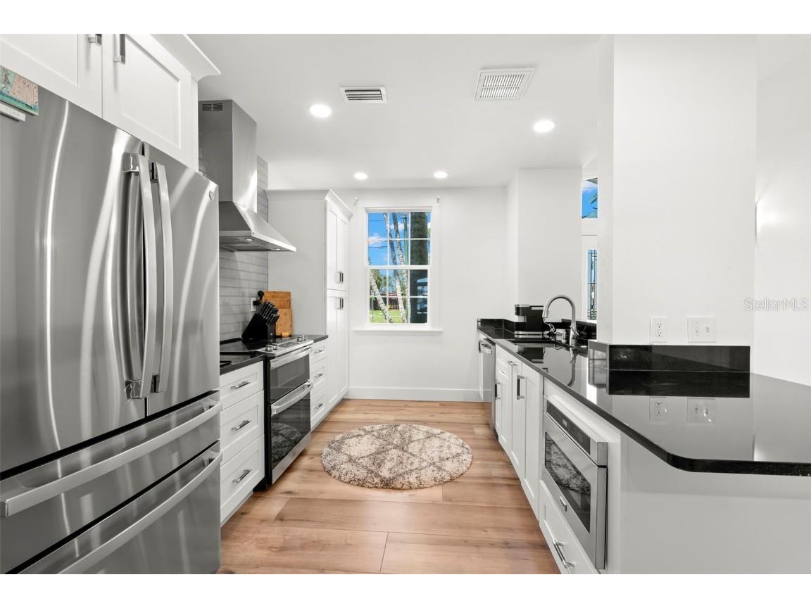819 Bay Esplanade Clearwater Beach FL 33767 - MANDALAY CHANNEL TB8419651 image13