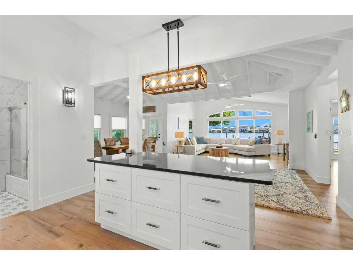 819 Bay Esplanade Clearwater Beach FL 33767 - MANDALAY CHANNEL TB8419651 image16